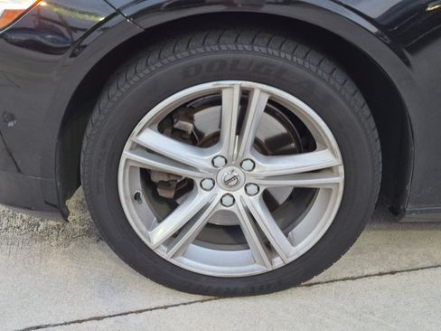 Used 2018 Volvo S90 T5 Momentum w/ Convenience Package FWD image 9