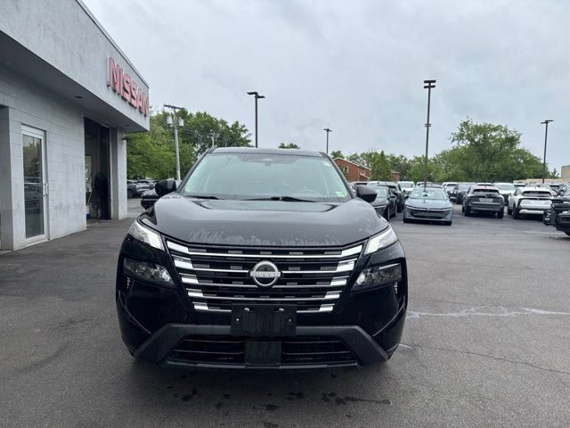 Used 2024 Nissan Rogue S AWD/4WD image 7