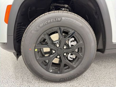 New 2025 Jeep Grand Cherokee L Altitude image 10