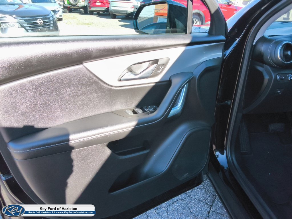 Used 2025 Chevrolet Blazer LT FWD image 23