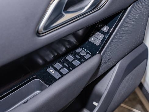 New 2026 Land Rover Range Rover Velar Dynamic SE image 14