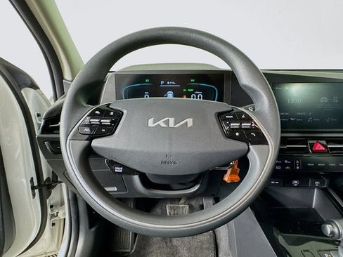 Certified 2023 Kia Niro LX image 11