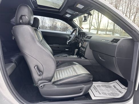 Used 2010 Dodge Challenger SE image 18