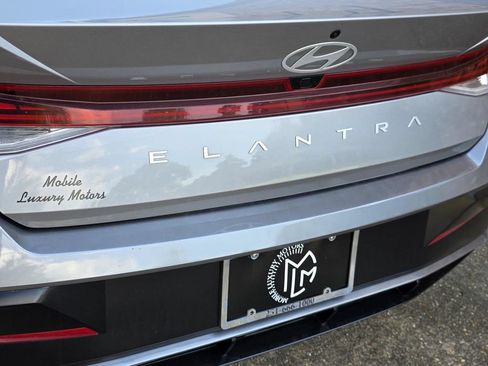 Used 2025 Hyundai Elantra SEL FWD image 28