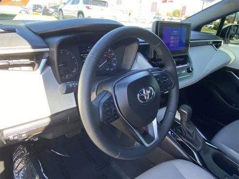 Certified 2025 Toyota Corolla SE image 19