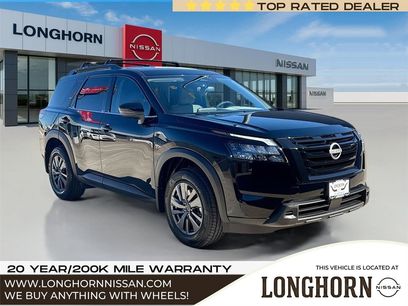 New 2025 Nissan Pathfinder SV w/ Black Appearance Package