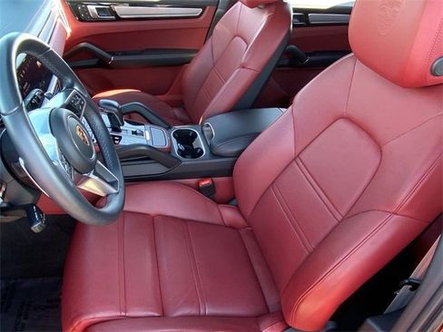 Used 2023 Porsche Cayenne S Platinum w/ Premium Package Plus image 20