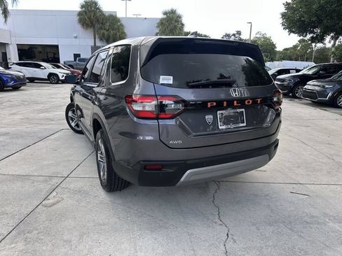 Used 2025 Honda Pilot EX-L image 12