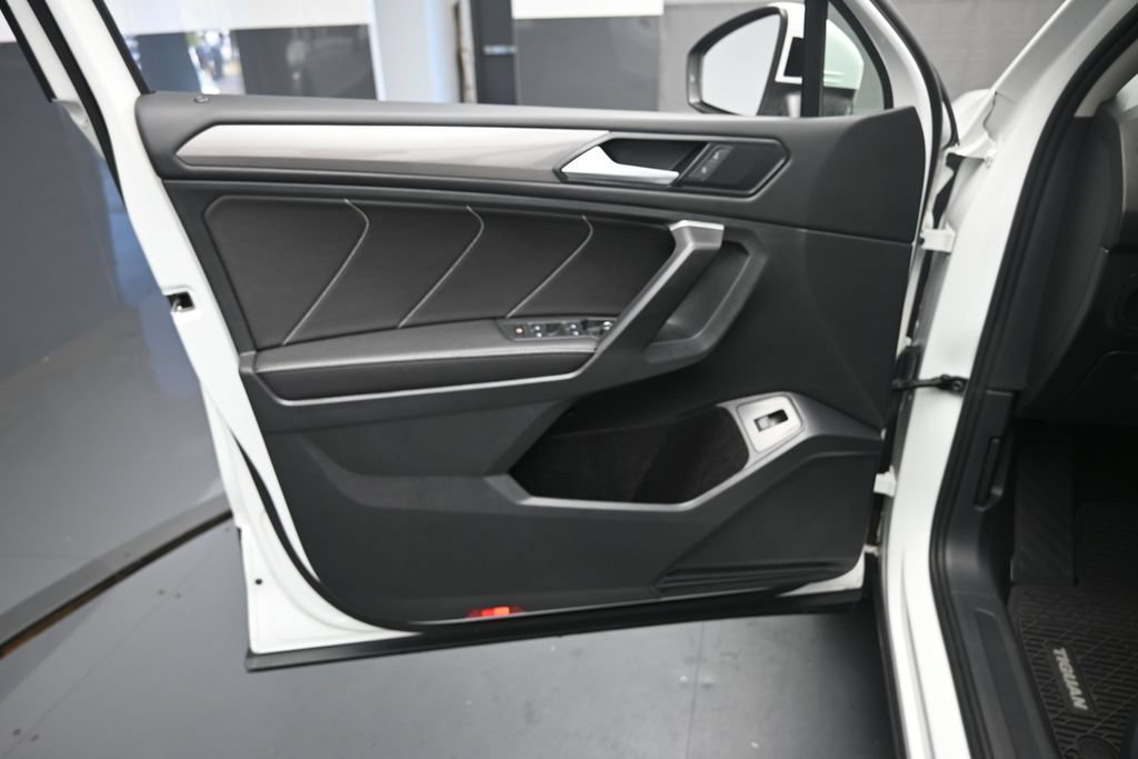 Used 2024 Volkswagen Tiguan SE FWD image 19