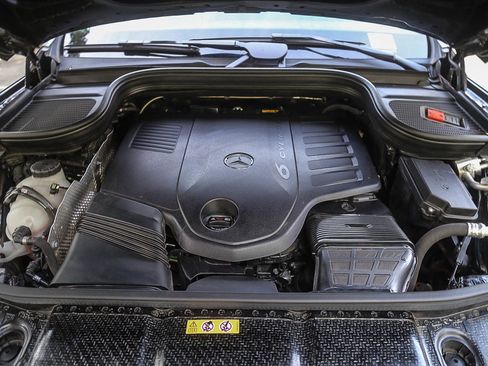 Used 2025 Mercedes-Benz GLS 450 4MATIC image 25