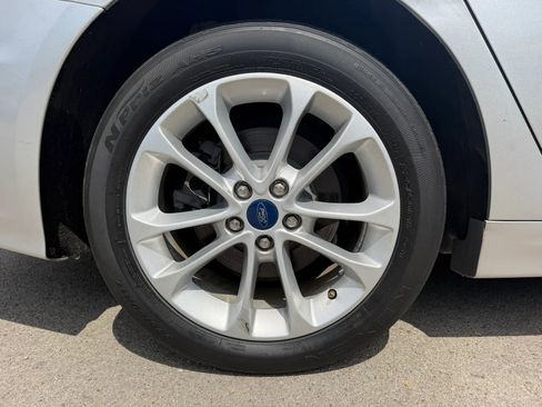 Used 2019 Ford Fusion SE FWD image 10