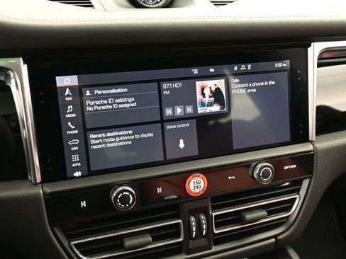 Certified 2025 Porsche Macan image 21