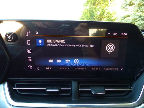 Used 2025 Chevrolet Trax LT image 28