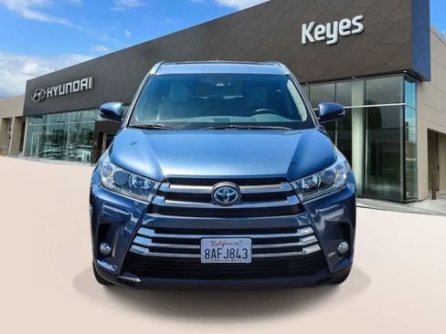 Used 2017 Toyota Highlander Limited AWD/4WD image 2