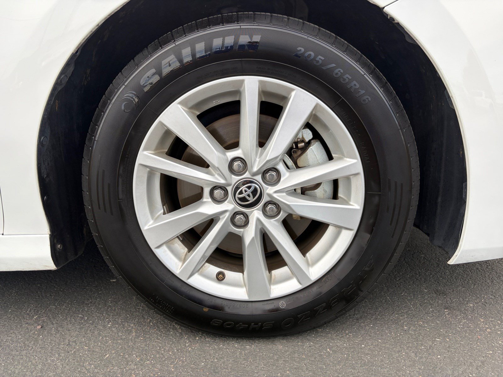 Used 2025 Toyota Camry LE FWD image 30