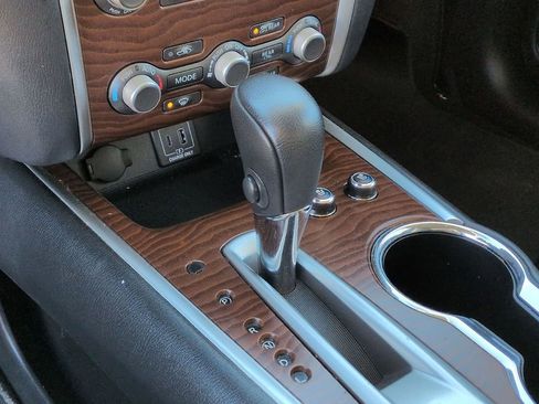 Used 2020 Nissan Pathfinder Platinum image 21