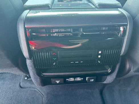 Used 2023 Jeep Wagoneer 4WD w/ Convenience Group I image 6