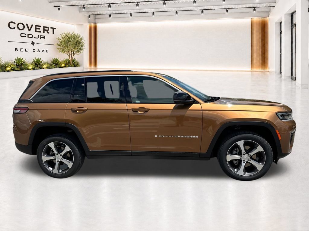 New 2026 Jeep Grand Cherokee Limited RWD image 13