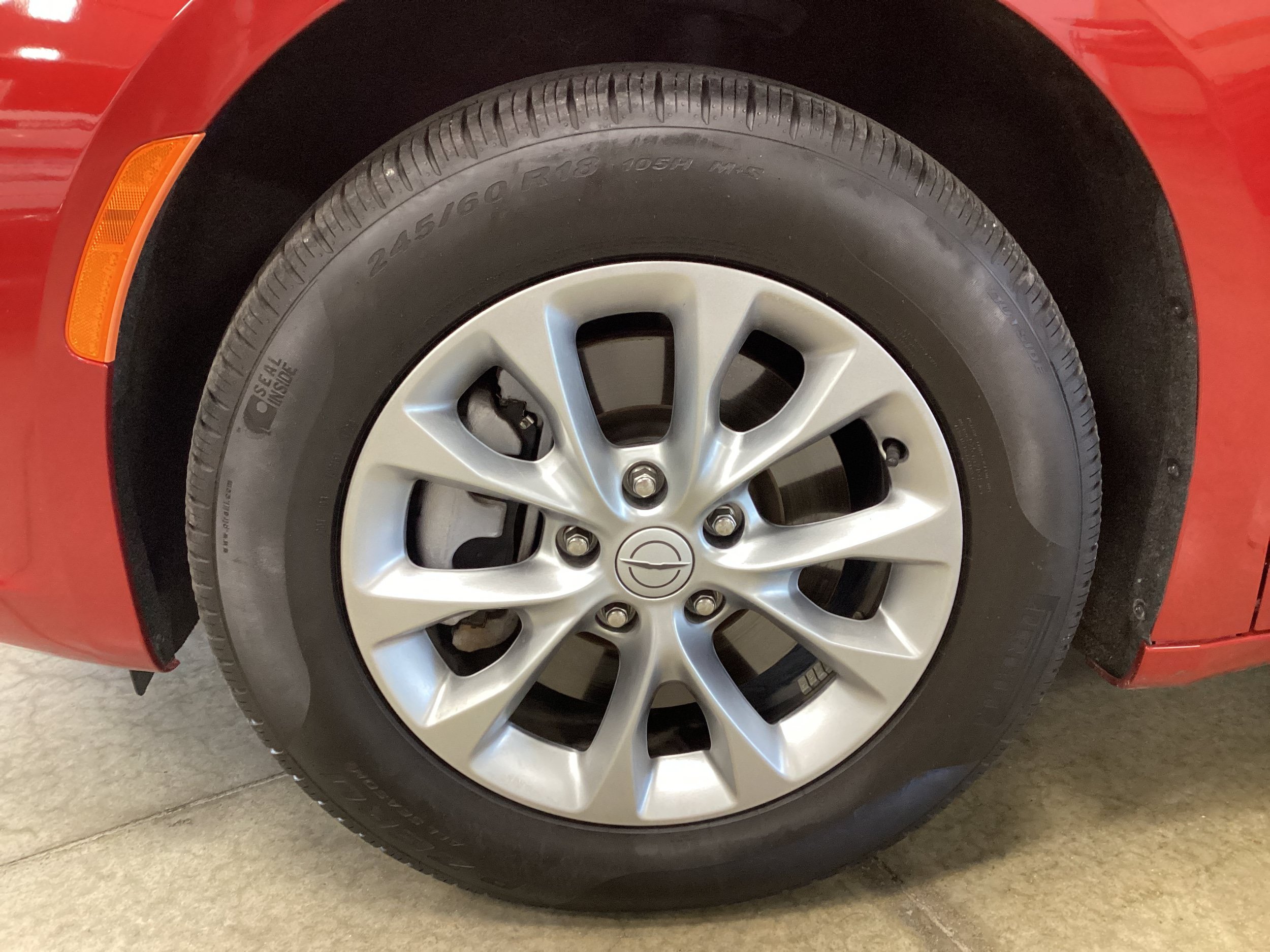 Used 2025 Chrysler Pacifica Select AWD/4WD image 10