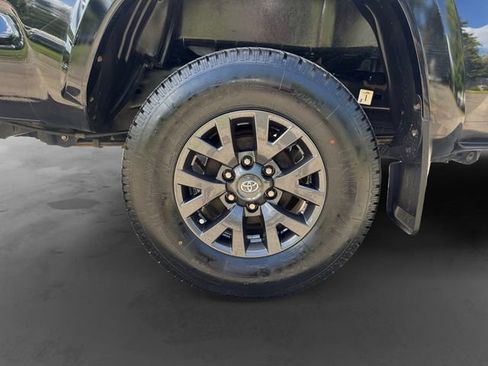 Used 2022 Toyota Tacoma SR5 w/ Technology Package AWD/4WD image 7