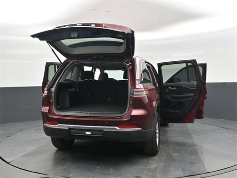 Used 2023 Jeep Grand Cherokee Laredo image 48