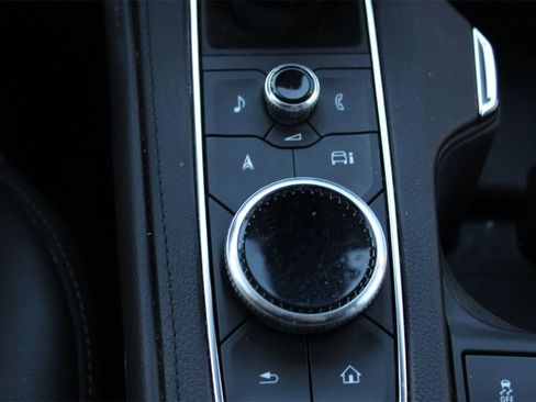 Used 2024 Cadillac XT4 Premium Luxury image 21