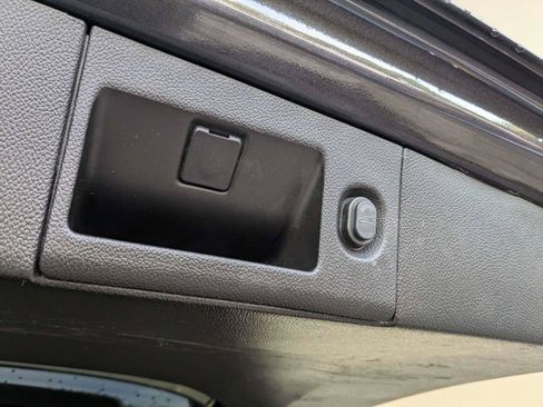 Used 2017 Chevrolet Suburban LT RWD image 10
