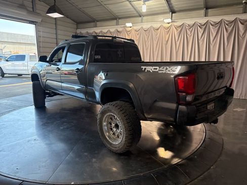 Used 2018 Toyota Tacoma TRD Off-Road w/ Technology Package image 6