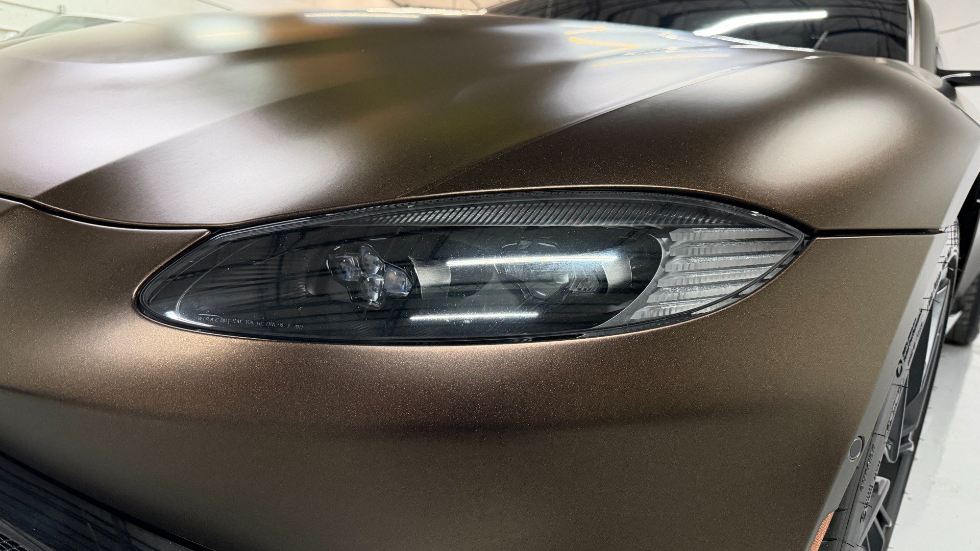 Used 2021 Aston Martin V8 Vantage Coupe RWD image 25