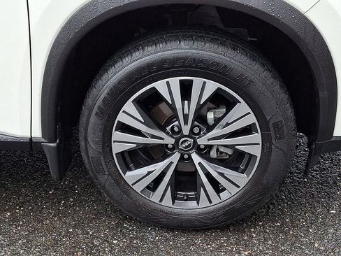 Used 2023 Nissan Rogue SV AWD/4WD image 9