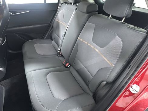 Used 2025 Kia Niro LX image 12