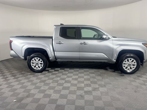 Used 2024 Toyota Tacoma SR5 image 9