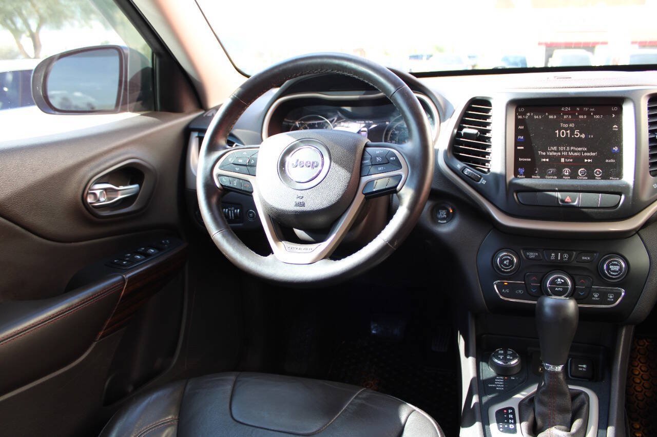 Used 2015 Jeep Cherokee Trailhawk w/ Comfort/Convenience Group AWD/4WD image 18