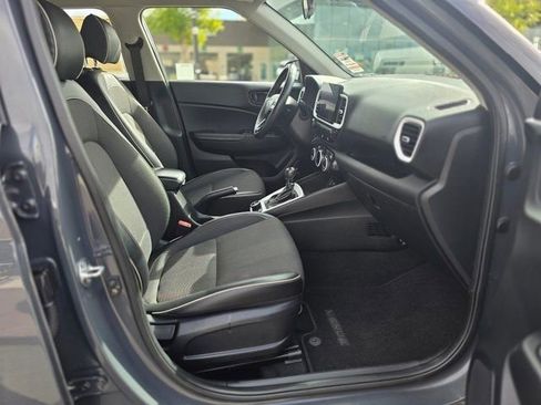 Used 2024 Hyundai Venue Limited image 10
