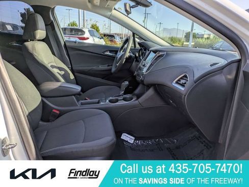 Used 2019 Chevrolet Cruze LT w/ Sun And Sound Package FWD image 31