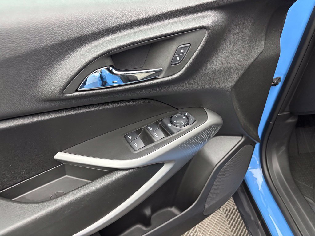 Used 2024 Chevrolet Trax RS w/ Driver Confidence Package FWD image 17