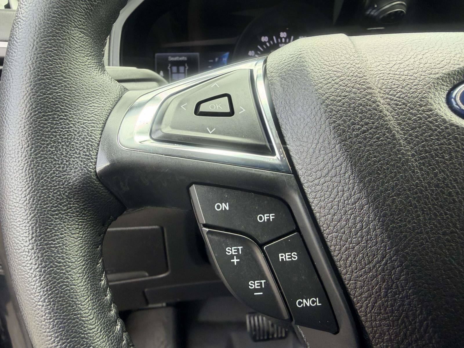 Used 2023 Ford Edge SEL w/ Sport Appearance Package AWD/4WD image 11
