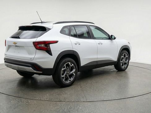 Used 2025 Chevrolet Trax LT image 9