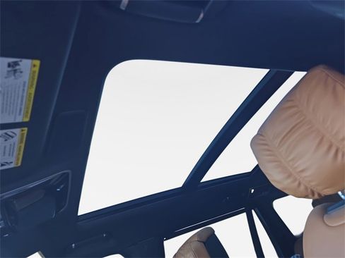 Used 2021 Land Rover Range Rover Autobiography Fifty Edition image 29