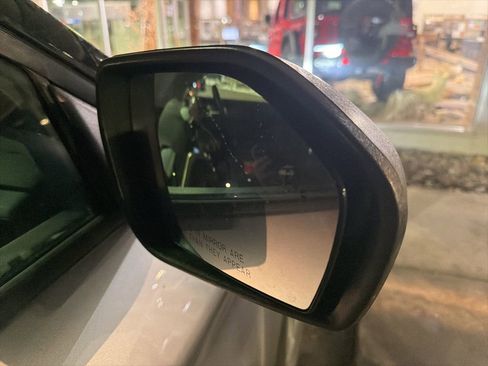 Used 2024 Ford Explorer XLT w/ Equipment Group 202A image 4