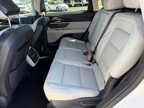 New 2026 Lincoln Nautilus Premier AWD/4WD image 13