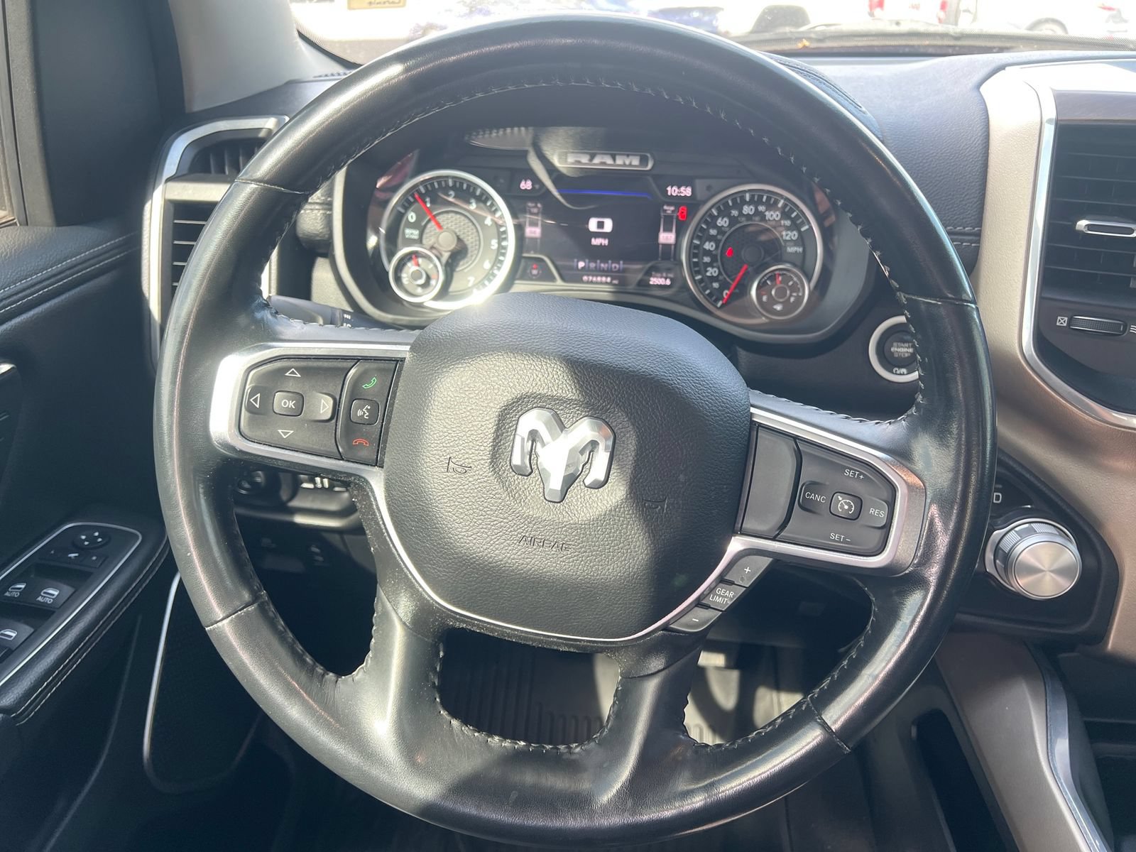 Used 2022 RAM 1500 Laramie AWD/4WD image 17