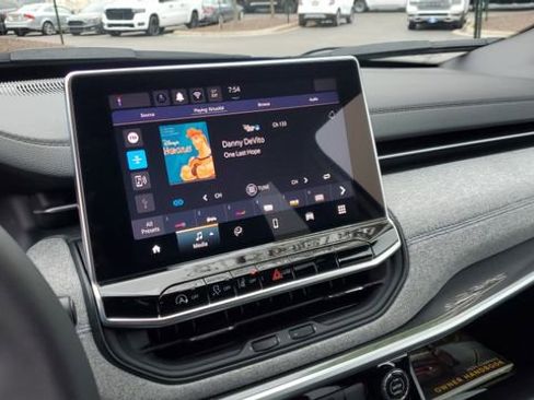 Certified 2024 Jeep Compass Latitude image 11