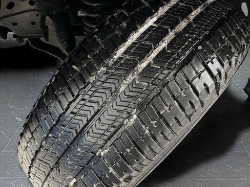 Used 2025 Ford F150 Lightning XLT image 39