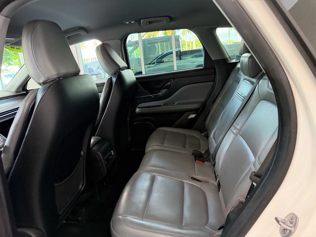 Used 2022 Lincoln Corsair FWD image 12