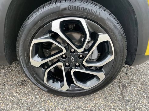 Certified 2024 Chevrolet Trax RS w/ Sunroof Package FWD image 9