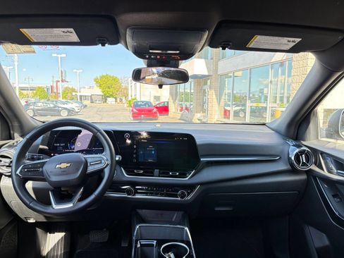 Used 2025 Chevrolet Equinox LT AWD/4WD image 35