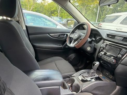 Used 2020 Nissan Rogue S FWD image 10