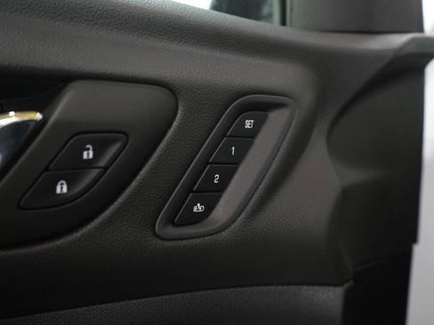 Used 2023 GMC Acadia SLT w/ Elevation Edition image 26