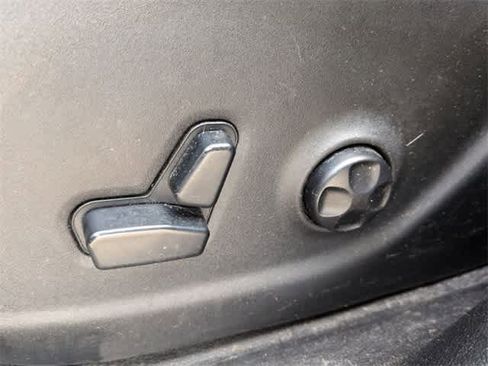 Used 2015 Jeep Cherokee Latitude w/ Comfort/Convenience Group image 17